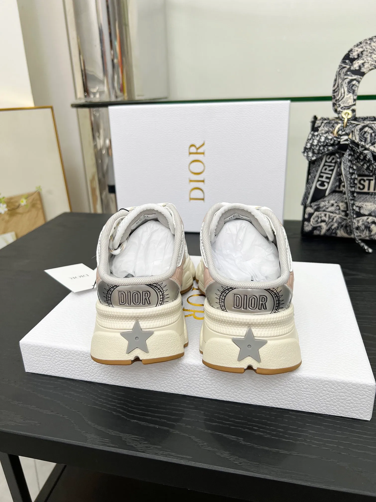 p560🐮🐮This Dior Chrono sports half slipper reinterprets running shoes with Dior's haute couture style. Gray mesh fabric is paired with tonal suede calfskin panels, the CD logo on the side, the star patch on the tongue and the Dior logo on the heel, all in classic fine detail. Featuring two-tone laces and a lightweight sole with star graphics, they can be worn year-round. Size: Women’s size 35-41 (35/42 can be customized) Men’s size 40-46 (men’s version is being printed) Color: 12 colors available